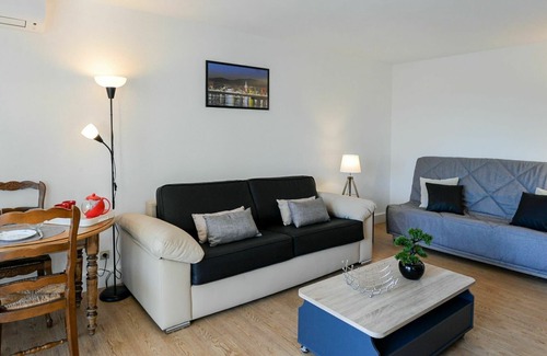 Villeneuve-Loubet Apartamento | Nice apartment for 2 people with WIFI, A/C, TV, terrace and parking