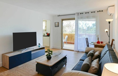 Villeneuve-Loubet Apartamento | Nice apartment for 2 people with WIFI, A/C, TV, terrace and parking