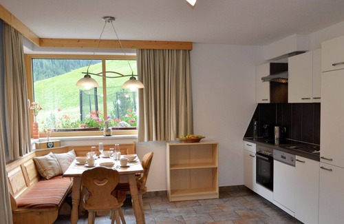 Sankt Anton am Arlberg Villa | Hermoso apartamento en villa para 4 personas con WIFI, TV, mascotas permitida y aparcamiento