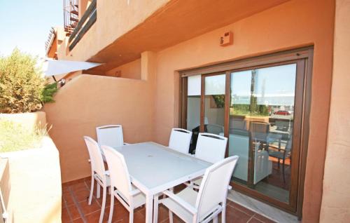Nueva Milla de Oro Apartamento | Nice Apartment In Estepona With Sauna