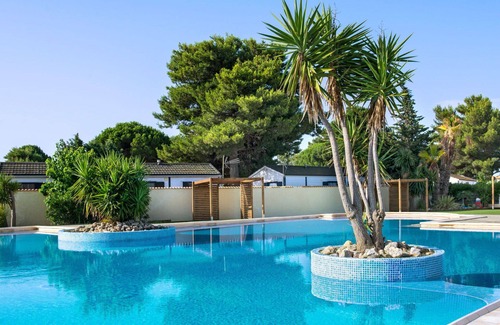 Les Cabanes de Fleury Casa | Precioso apartamento en villa con A/C, piscina, WIFI, TV, terraza, mascotas permitida y aparcamiento