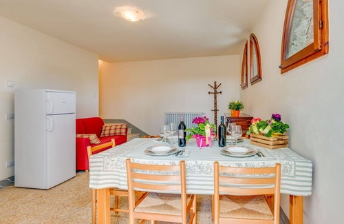 Lamporecchio Villa | Apartamento en villa con piscina privada, WIFI, TV, balcón, mascotas permitida, aparcamiento
