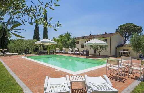 Lamporecchio Villa | Apartamento en villa con piscina privada, WIFI, TV, balcón, mascotas permitida, aparcamiento