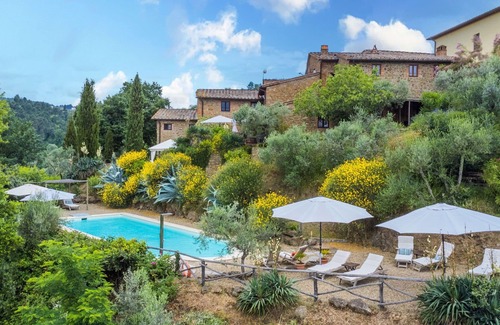 Montevarchi Villa | Acogedor apartamento en villa con piscina, WIFI, TV, patio, vista panorámica, aparcamiento