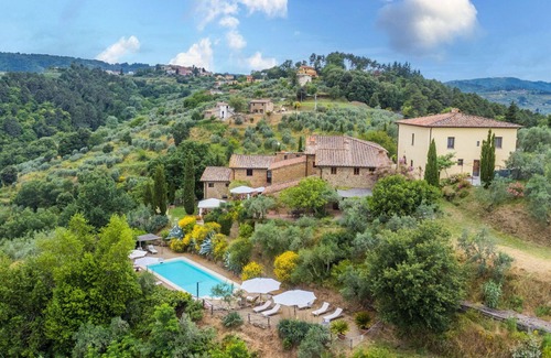 Montevarchi Villa | Acogedor apartamento en villa con piscina, WIFI, TV, patio, vista panorámica, aparcamiento