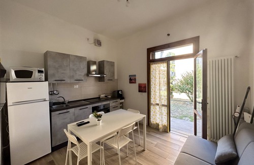 Punta Marina Apartamento | Nice apartment in small villa with large garden near the sea