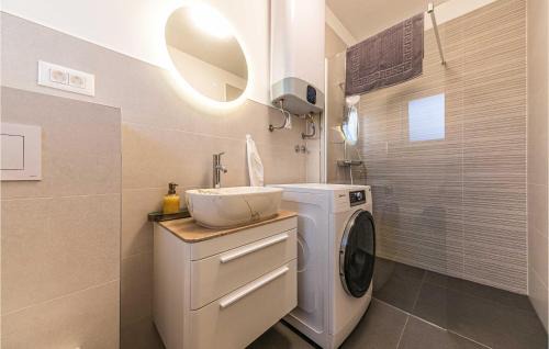 Kastel Novi Apartamento | Nice Apartment In Kastel Novi With Wifi