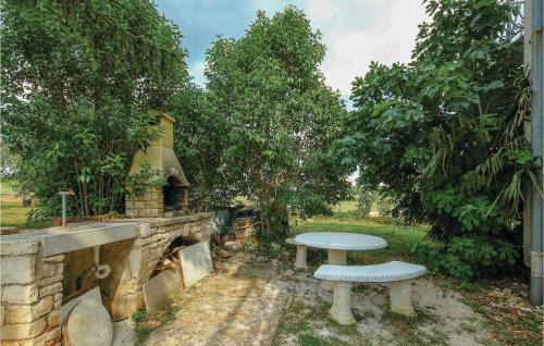 Lovrecica Apartamento | Nice Apartment In Lovrecica With Wifi
