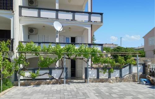 Rtina Apartamento | Nice Apartment In Rtina With Wifi