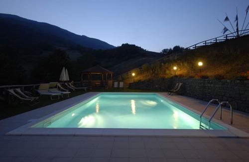 Cutigliano Apartamento | Bonito apartamento en el campo con piscina