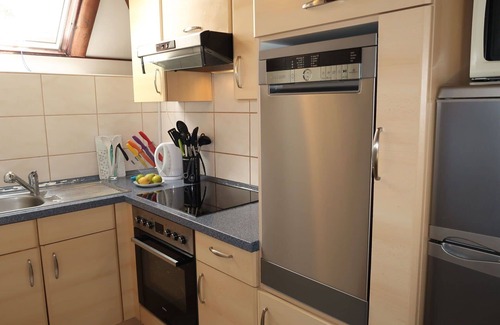 Frielendorf Casa | Hermoso apartamento en villa con WIFI, TV, terraza, mascotas permitida y aparcamiento