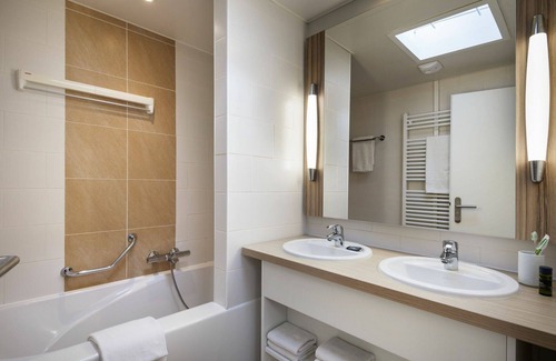 Pullay Casa | Hermoso apartamento en villa para 8 personas con WIFI, piscina, jacuzzi, TV, terraza y aparcamiento