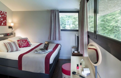 Les Barils Casa | Acogedor apartamento en villa para 6 personas con WIFI, piscina, jacuzzi, TV, terraza y aparcamiento