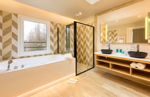 Hattigny Casa | Nice apartment in villa for 4 people with hot tub, WIFI, pool, TV and terrace