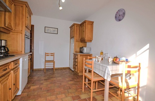 Velleron Casa | Acogedor apartamento en villa para 4 personas con WIFI, piscina, TV, terraza y aparcamiento