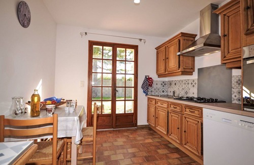 Velleron Casa | Acogedor apartamento en villa para 4 personas con WIFI, piscina, TV, terraza y aparcamiento
