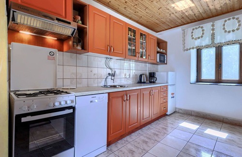 Pinezici Casa | Acogedor apartamento en villa con A/C, piscina, WIFI, TV, terraza, mascotas permitida y aparcamiento