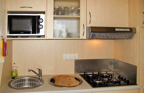 Bad Emstal Casa | Bonito apartamento en villa con piscina, WIFI, TV, terraza, mascotas permitida y aparcamiento