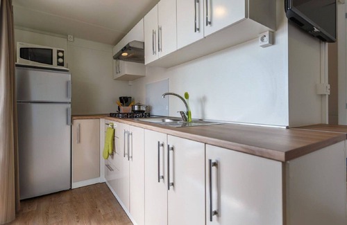 Zelena Casa | Bonito apartamento en villa para 6 personas con WIFI, piscina, A/C, TV, terraza y aparcamiento