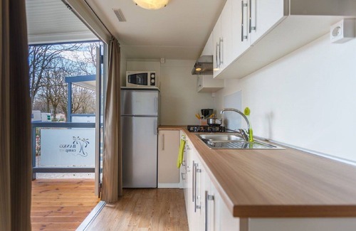 Zelena Casa | Bonito apartamento en villa para 6 personas con WIFI, piscina, A/C, TV, terraza y aparcamiento