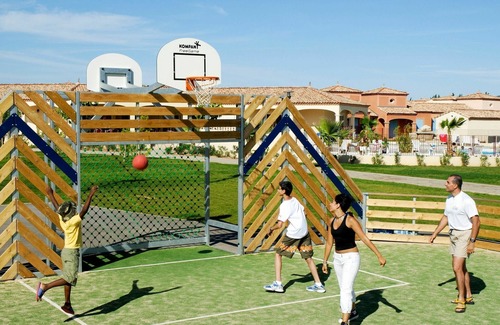 Homps Casa | Hermoso apartamento en villa con WIFI, piscina, jacuzzi, TV, terraza, aparcamiento