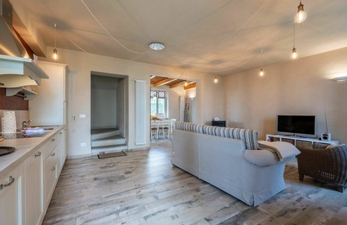 Costigliole d'Asti Casa | Precioso apartamento en villa con piscina, A/C, WIFI, TV, patio, vista panorámica, aparcamiento