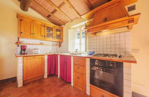 San Michele di Moriano Villa | Hermoso apartamento en villa para 4 personas con WIFI, piscina, TV, patio y aparcamiento