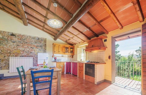 San Michele di Moriano Villa | Hermoso apartamento en villa para 4 personas con WIFI, piscina, TV, patio y aparcamiento