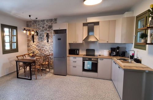 Lagoudi Zia Casa | Nice apartment in Zia with hot tub