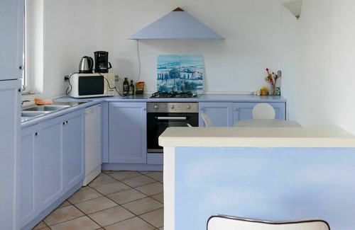 Monade Santa Lucia Villa | Acogedor apartamento en villa con A/C, WIFI, piscina, TV, patio, vista panorámica, aparcamiento
