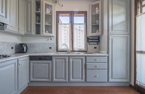 Seravezza Apartamento | Acogedor apartamento con jacuzzi, A/C, WIFI, balcón, mascotas permitida y aparcamiento