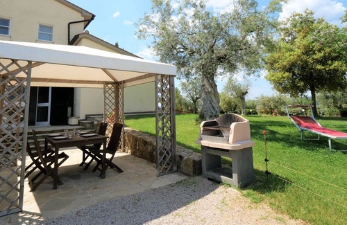Massa Marittima Villa | Bonito apartamento en villa para 6 personas con piscina, WIFI, TV, terraza y aparcamiento