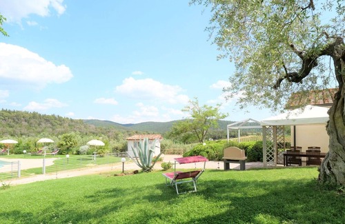 Massa Marittima Villa | Bonito apartamento en villa para 6 personas con piscina, WIFI, TV, terraza y aparcamiento