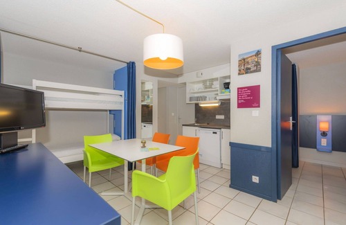 Casteljau Apartamento | Apartamento con piscina, internet, TV, balcón, mascotas permitida, vista panorámica, aparcamiento