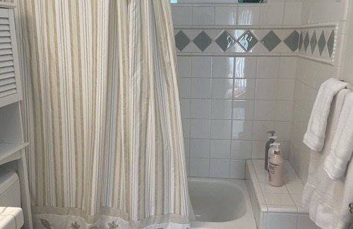 Eastside Santa Cruz Cabaña | Nice , clean, quiet Cottage close to everything!