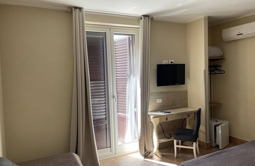 Corso dei Mille - Sant'Erasmo Casa | Nice comfortable and bright room (4)