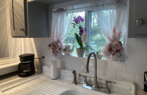 Alta Vista Apartamento | Nice cozy stylish private bath and room. Enjoy just being so close to downtown.