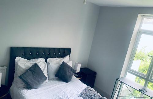 Barking Casa | Nice Double Room with private Bathroom