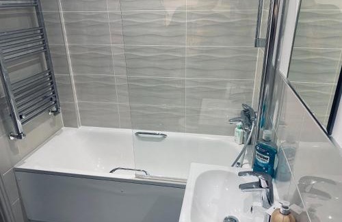 Barking Casa | Nice Double Room with private Bathroom