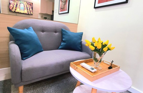 Kapitolyo Condominio | Nice, Fresh, Modern, Cozy and Quiet 1 One bedroom condo with Wifi Internet