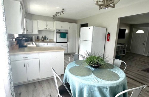 West Chester Casa | Nice Getaway Home with Hot Tub / Near all