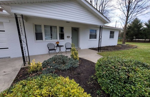 West Chester Casa | Nice Getaway Home with Hot Tub / Near all