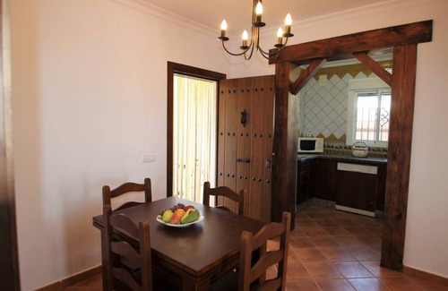 Campano Casa | Bonita casa con piscina privada y jardín grande, cerca del pinar, con barbacoa merendero, Wifi, para 6-7 personas