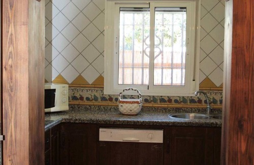 Campano Casa | Bonita casa con piscina privada y jardín grande, cerca del pinar, con barbacoa merendero, Wifi, para 6-7 personas
