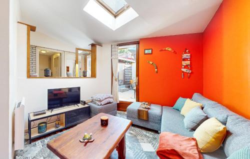 Neuville-sous-Montreuil Casa | Nice Home In Neuville-Sous-Montreuil