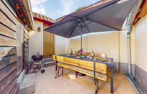 Neuville-sous-Montreuil Casa | Nice Home In Neuville-Sous-Montreuil