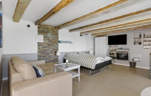 Sandkaas Casa | Nice Home In Allinge With Kitchen