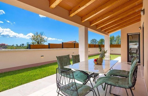 Bibici Casa | Nice home in Bibici with private swimming pool, can be inside or outside