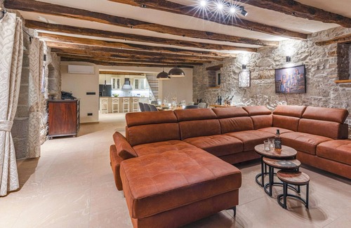 Buzet Casa | Preciosa casa en Buzet con cocina