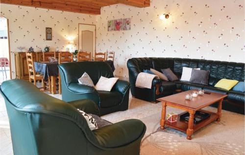 Canchy Casa | Nice Home In Canchy With Kitchen